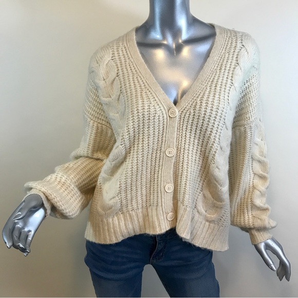 American Eagle Outfitters Sweaters - American Eagle Medium Chunky Oversized Cropped Button Cardigan Sweater V Neck